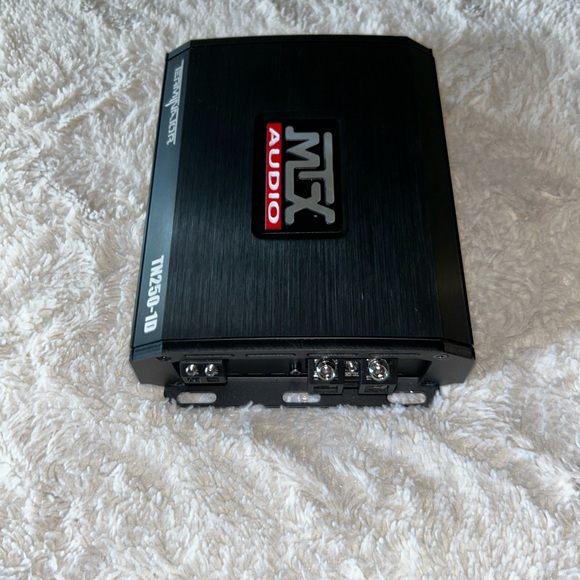 Class-D monoblock amplifier delivers a solid 250 watts. Very good condition - Picture 6 of 7